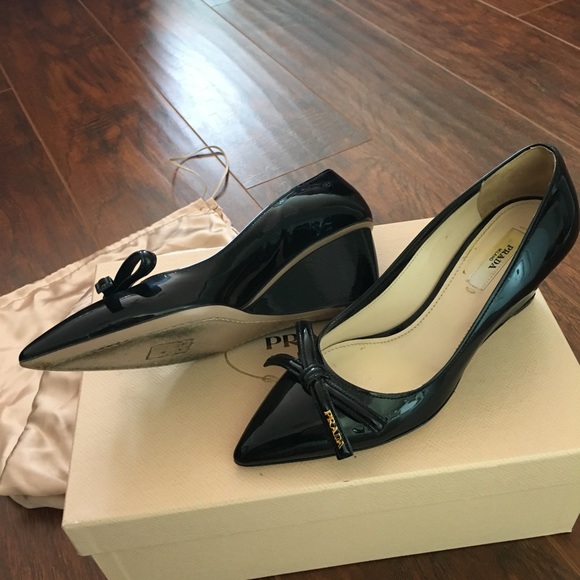 Prada classy logo pointed toe pump - Picture 7 of 8